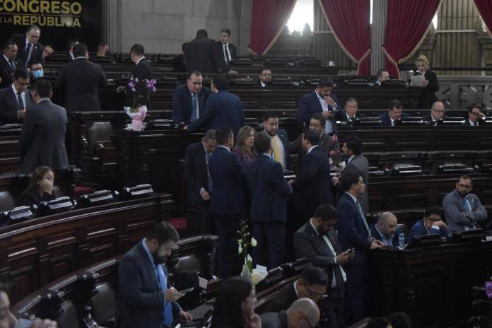 Los diputados buscaron consensos para la distribución de las comisiones este 11 de febrero. Foto: José Orozco