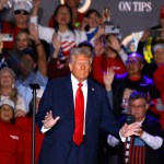 Donald Trump, afirmo estar cansado de cómo Volodímir Zelenski está gestionando la guerra con Rusia, expresando que "No tiene ninguna carta".