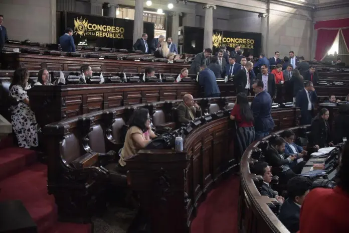 Los diputados mantuvieron el quórum para avanzar en el primer debate de tres iniciativas de ley. Foto: José Orozco