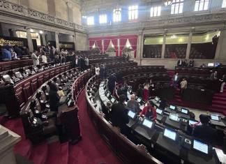 Pocos diputados acudieron a la plenaria, donde se empezaría con la interpelación al ministro de Desarrollo Social, Abelardo Pinto. Foto: Daniel Ramírez