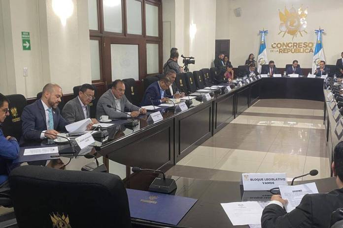 Los jefes de bloque en el Congreso lograron acuerdos para aprobar los órdenes del día. Foto La Hora: José Orozco