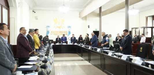 Los jefes de bloque acuerdan discutir otorgar una ayuda económica a las familias de las víctimas que fallecieron en el bus en la zona 6 de la capital. Foto: Congreso de la República