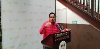 El diputado José Chic nuevamente denuncia a Miguel Martínez, exjefe del Centro de Gobierno en 2020. Foto: La Hora