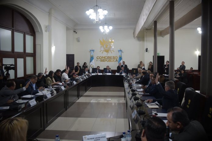 La junta directiva del Congreso tuvo que responder a la Corte de Constitucionalidad por el aumento salarial que se otorgará a los diputados. Foto: La Hora / José Orozco