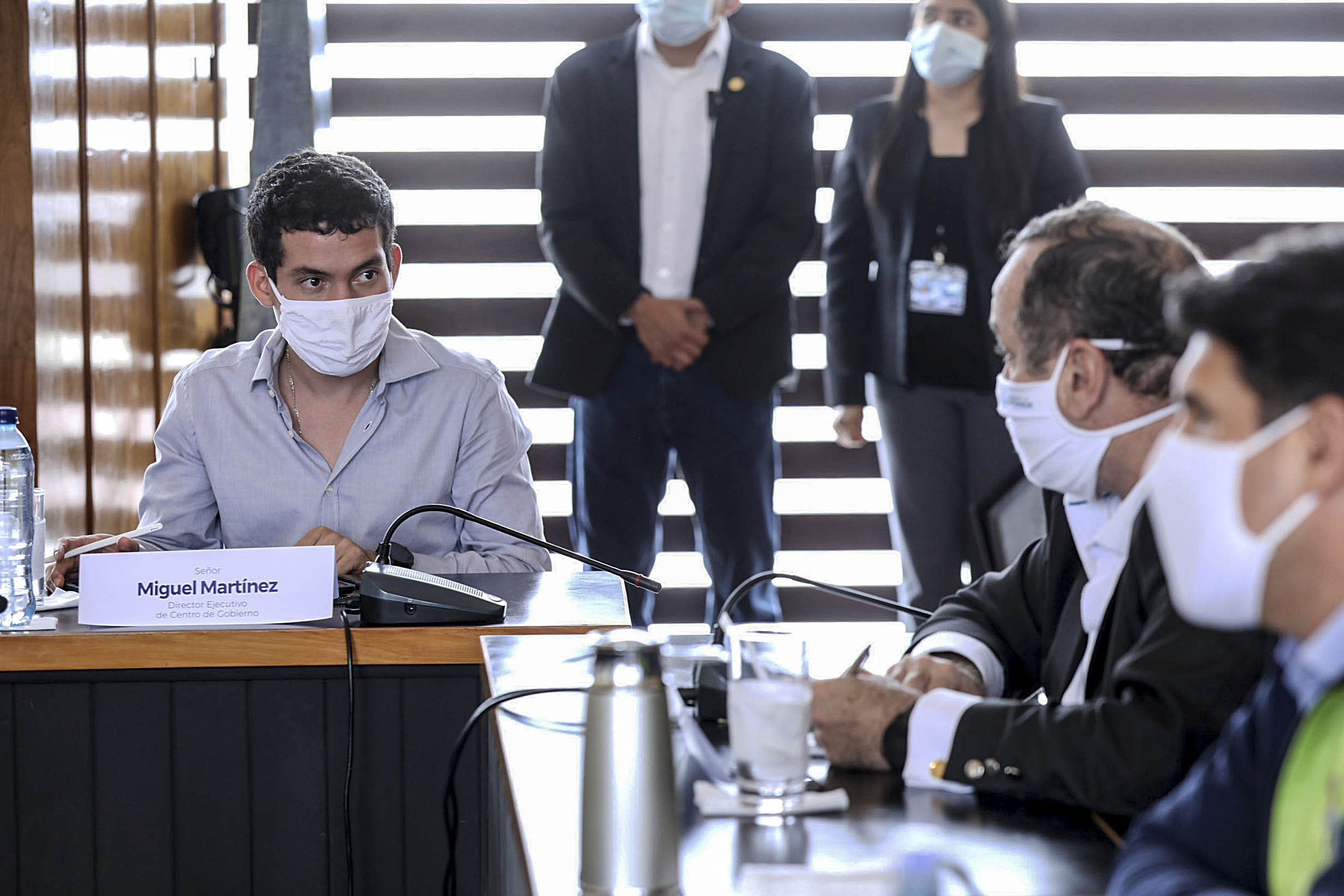 Miguel Martínez y Alejandro Giammattei durante una reunión con alcaldes por tema del COVID-19, el 5 de mayo. Foto: La Hora / Presidencia.