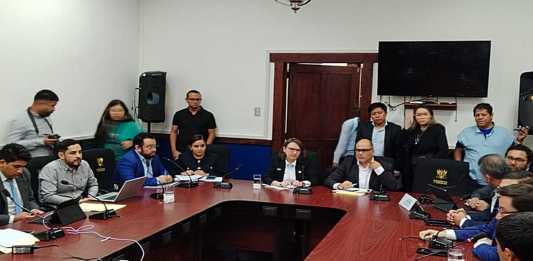 La ministra de Ambiente, Patricia Orantes, informa que continúa el diálogo con los recolectores y autoridades municipales por la separación de la basura. Foto: La Hora