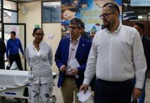 El ministro de Salud Pública, Joaquín Barnoya, comenta que desde hace 15 años no se modernizaba el hospital. Foto: Ministerio de Salud