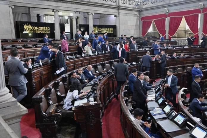 Los diputados aprobaron el acuerdo de la distribución de comisiones para este periodo. Foto: La Hora / Fabricio Alonzo