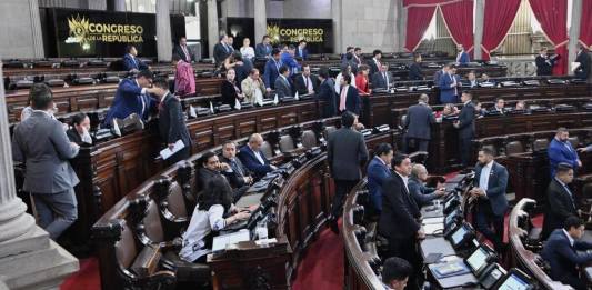 Los diputados aprobaron el acuerdo de la distribución de comisiones para este periodo. Foto: La Hora / Fabricio Alonzo