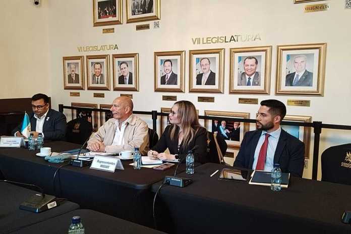 Delegados del Inguat y del Ministerio de Comunicaciones informaron avances del proyecto del teleférico hacia La Antigua Guatemala. Foto: La Hora