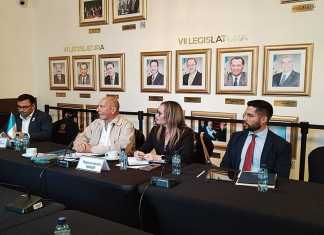 Delegados del Inguat y del Ministerio de Comunicaciones informaron avances del proyecto del teleférico hacia La Antigua Guatemala. Foto: La Hora