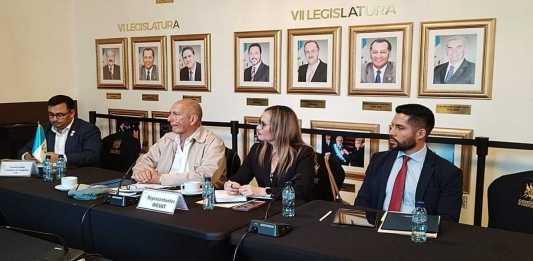 Delegados del Inguat y del Ministerio de Comunicaciones informaron avances del proyecto del teleférico hacia La Antigua Guatemala. Foto: La Hora