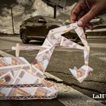 Una maquinaría con billetes