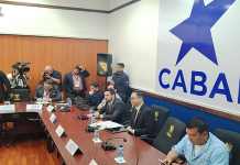 Por inconsistencias en proyectos, bancada Cabal denuncia a viceministro de Infraestructura El viceministro de Infraestructura, Allan Guevara, responde a las preguntas de los diputados. Foto: La Hora