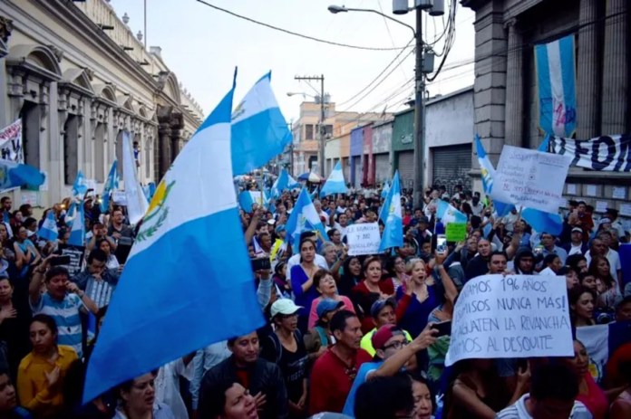 Ante el aumento salarial en el Congreso de la República, diversas organizaciones han convocado a realizar protestas frente al recinto legislativo.