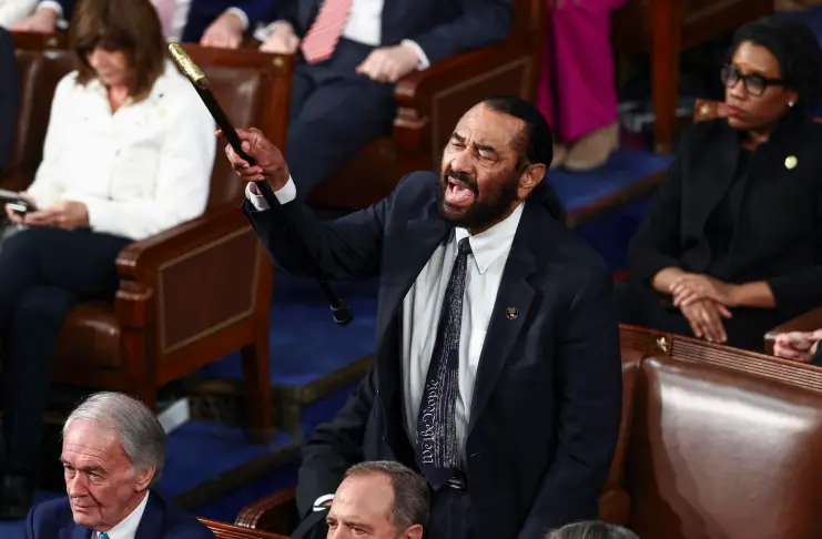 Demócrata asegura que "valió la pena" ser expulsado del Congreso durante discurso de Trump