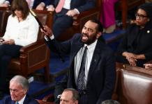 Demócrata asegura que «valió la pena» ser expulsado del Congreso durante discurso de Trump Demócrata asegura que "valió la pena" ser expulsado del Congreso durante discurso de Trump