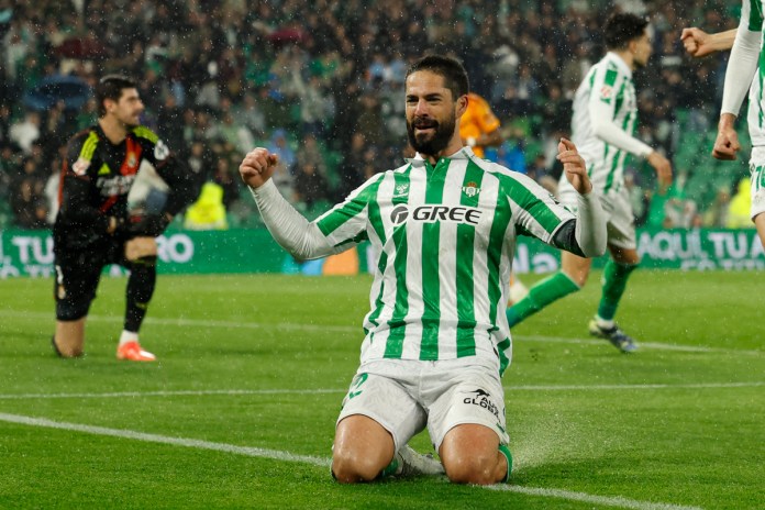 El Real Betis tomó una victoria clave de 2-1 en contra del Real Madrid, en un partido que los verdiblancos dominaron en la segunda parte.