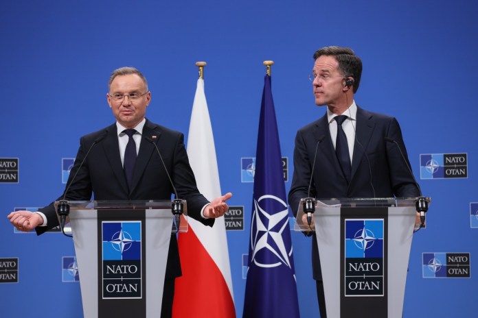 El presidente de Polonia, Andrzej Duda (izquierda), y el secretario general de la OTAN, Mark Rutte (derecha). Foto La Hora: EFE