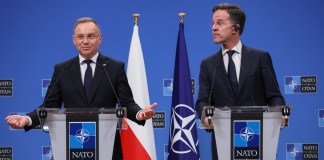 El presidente de Polonia, Andrzej Duda (izquierda), y el secretario general de la OTAN, Mark Rutte (derecha). Foto La Hora: EFE