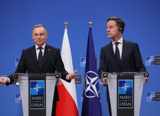 El presidente de Polonia, Andrzej Duda (izquierda), y el secretario general de la OTAN, Mark Rutte (derecha). Foto La Hora: EFE