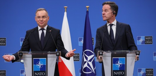 El presidente de Polonia, Andrzej Duda (izquierda), y el secretario general de la OTAN, Mark Rutte (derecha). Foto La Hora: EFE