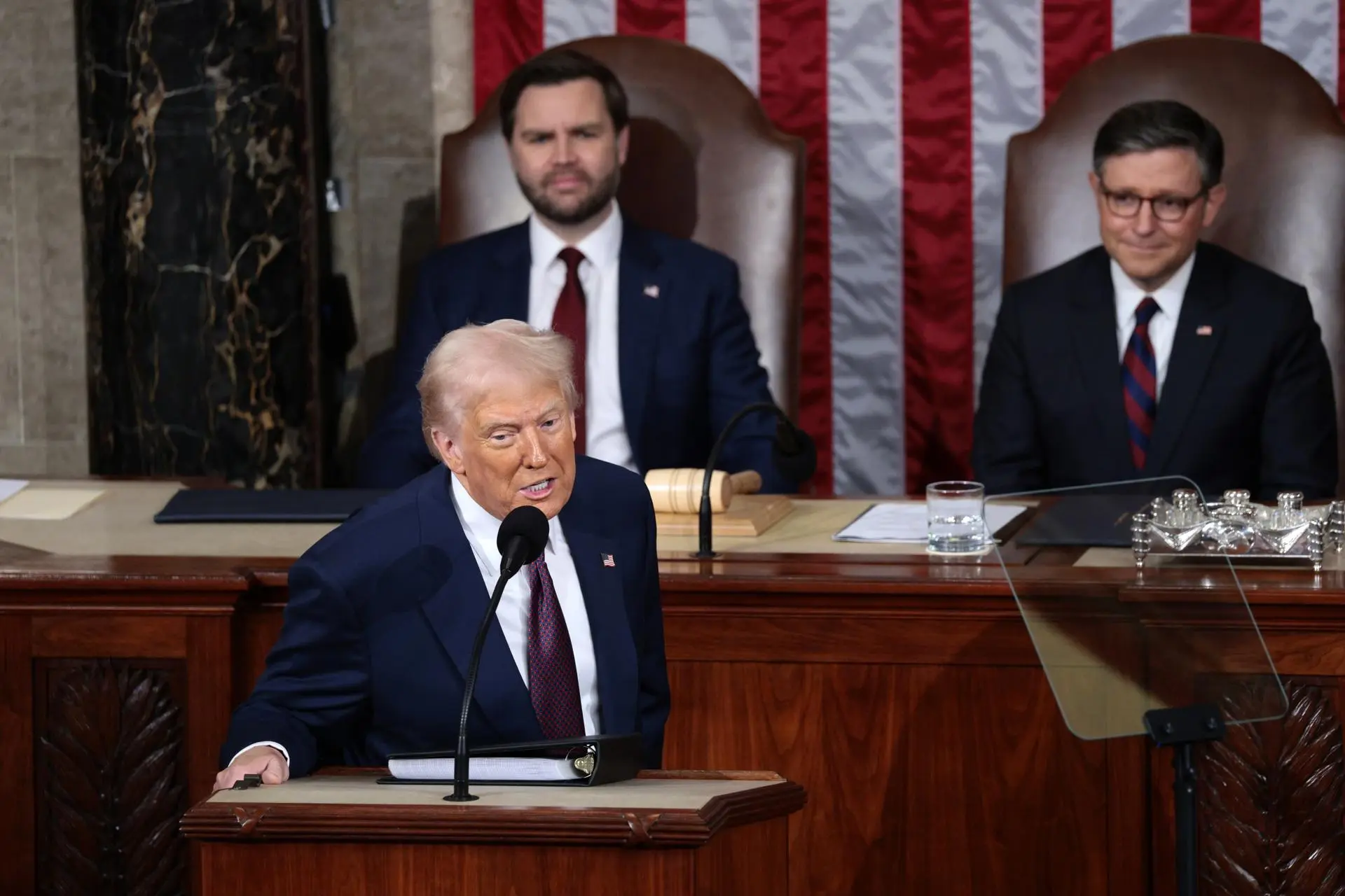 Trump pide al Congreso imponer la pena de muerte a todo el que asesine a un policía