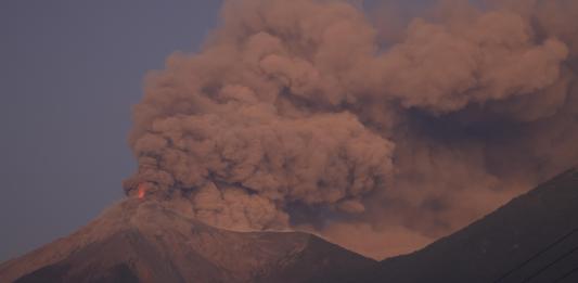Volcán de Fuego. Foto: Conred / La Hora