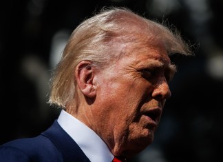Donald Trump en la casa blanca el 11/03/2025. Foto La Hora: EFE