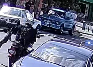 El robo fue captado por una cámara de videovigilancia. Foto La Hora: Captura de Pantalla/ Redes Sociales.