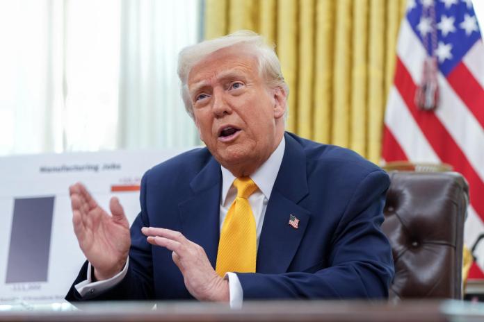 Trump dice que es más difícil lidiar con Ucrania que con Rusia. Foto La Hora: EFE
