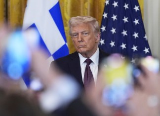 Nueva orden ejecutiva de Trump exige prueba de ciudadanía para votar en Estados Unidos