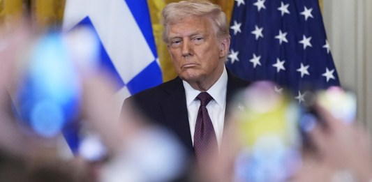Nueva orden ejecutiva de Trump exige prueba de ciudadanía para votar en Estados Unidos