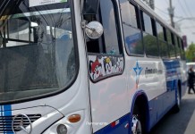 Piloto de bus de pasajeros escapa con vida de ataque armado en la zona 6 capitalina Bomberos Voluntarios atendieron por crisis nerviosa a los pasajeros y el piloto de un bus de transporte colectivo, esto luego que la misma fuera atacada a balazos.