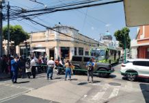 Protestas por aumento salarial en el Congreso bloquean paso en la zona 1 Por protestas realizadas frente al Congreso de la República, autoridades de tránsito han reportado un bloqueo de la movilidad por parte de los manifestantes.