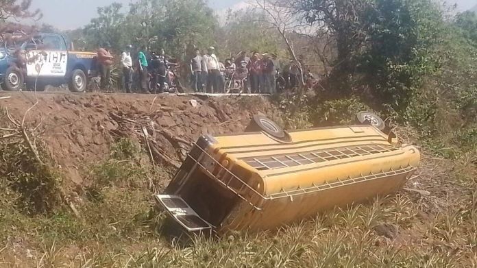 Policía Municipal de Tránsito de Villa Canales (PMT), han informado sobre la coordinación con diversos cuerpos de socorro ante el accidente de un bus extraurbano.