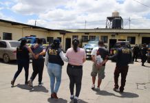 Desarticulan banda de sicarios vinculados al «Barrio 18» tras la muerte de persona en Chimaltenango Autoridades realizaron la desarticulación de una banda de sicariato presuntamente vinculada a la pandilla "Barrio 18".