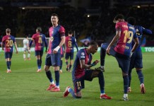 El Barcelona gana, gusta, golea y está en cuartos de final de la Champions League Lamine Yamal celebra con su compañero Raphinha tras anotar el segundo gol del Barcelona ante Benfica en la vuelta de los octavos de final de la Liga de Campeones, el martes 11 de marzo de 2025, en Barcelona.. Foto La Hora: AP.