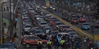 Este jueves 6 de marzo se registra una manifestación en el puente del Incienso, anillo periférico. Foto La Hora: José Orozco