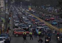 Manifestación en el Puente El Incienso por caso Lev Tahor causa caos vial, reporta PMT Este jueves 6 de marzo se registra una manifestación en el puente del Incienso, anillo periférico. Foto La Hora: José Orozco