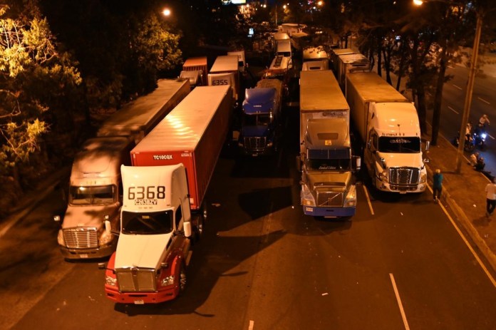 Bloqueos continúan ante el rechazo del seguro obligatorio.