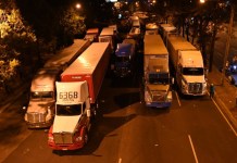 Bloqueos continúan ante el rechazo del seguro obligatorio.