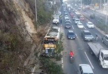 Derrumbe en la ruta CA-9 hacia la capital, en Villa Nueva, genera tránsito lento