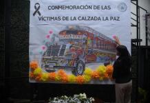 Un mes de la tragedia en la Calzada La Paz: Acto Conmemorativo rinde homenaje a las 54 víctimas Tras un mes desde la tragedia ocurrida en la Calzada La Paz, este 10 de marzo se realizó un acto conmemorativo para recordar a las víctimas.