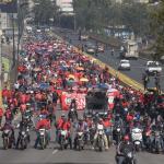 Salubristas bloquearon al menos 19 puntos del país durante este lunes. Foto La Hora: José Orozco.