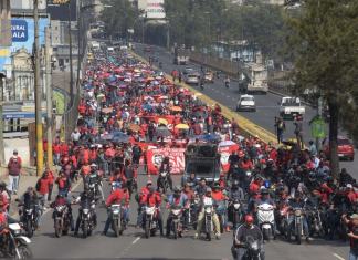 Salubristas bloquearon al menos 19 puntos del país durante este lunes. Foto La Hora: José Orozco.