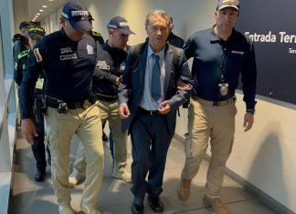 Policía colombiana detiene a Carlos Lehder tras su regreso a Colombia. Foto La Hora: Migración Colombia