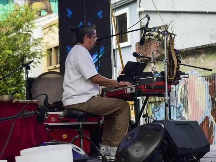 El artista Carlos "Tapado" Vargas en el festival urbano “Amón Cultural”. 