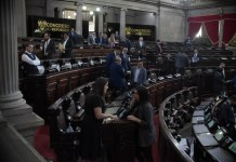 Acción Ciudadana señala estrategia dilatoria para dar marcha atrás a aumento salarial de diputados Esta semana no habrá sesión plenaria en el Congreso, por lo cual no se conocerá la resolución para dar marcha atrás al aumento salarial de diputados. Foto La Hora: José Orozco.