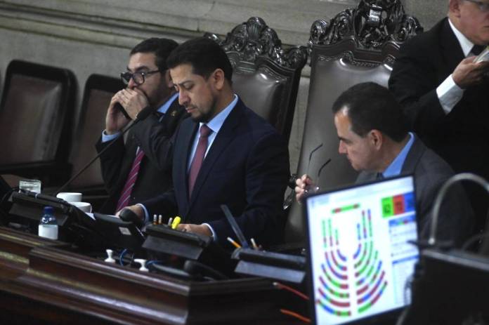 El presidente del Congreso, Nery Ramos, espera que más diputados se hagan presentes a la plenaria de este 4 de marzo. Foto: La Hora / Fabricio Alonzo